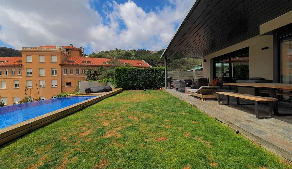 House in Barcelona, Spanien 7 Schlafzimmer,  Nr. 141266