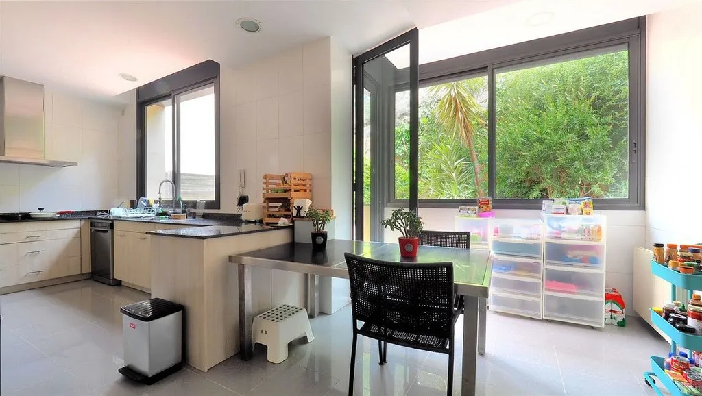 House in Barcelona, Spanien 7 Schlafzimmer,  Nr. 141266