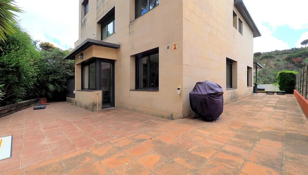 House in Barcelona, Spanien 7 Schlafzimmer,  Nr. 141266