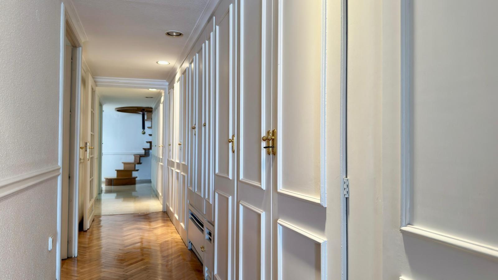 Penthouse in Alicante, Spain 6 bedrooms, 391 sq.m. No. 165604
