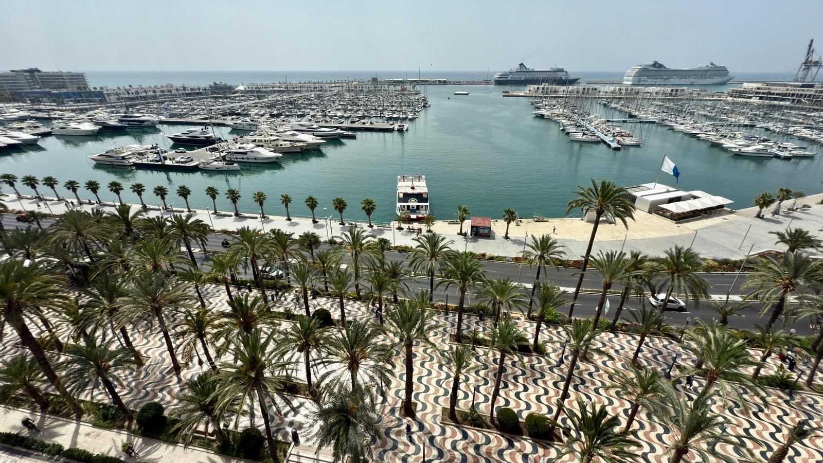 Penthouse in Alicante, Spain 6 bedrooms, 391 sq.m. No. 165604