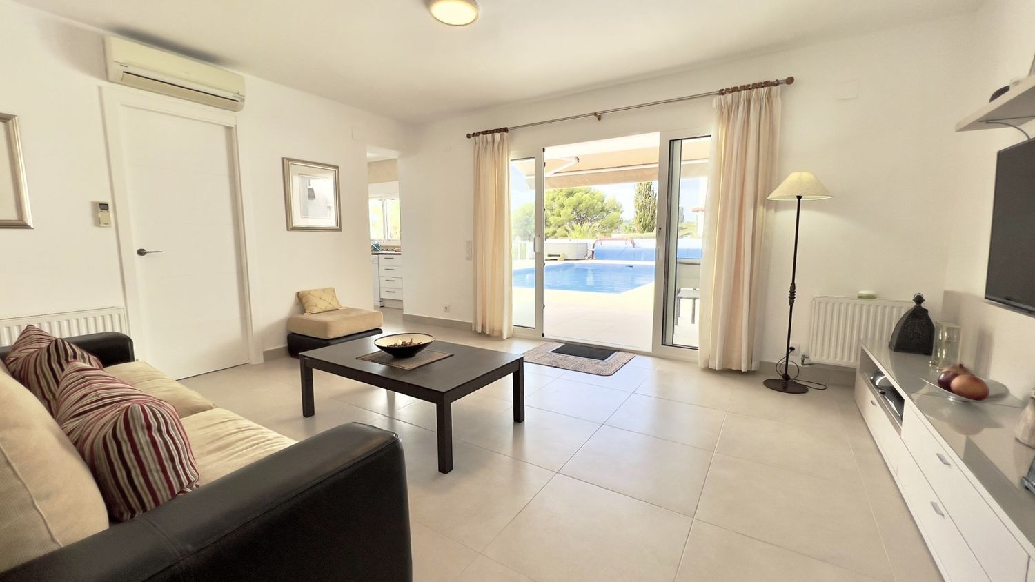 Villa a Moraira, Alicante, Spagna 5 camere da letto, 205 mq. N° 180786