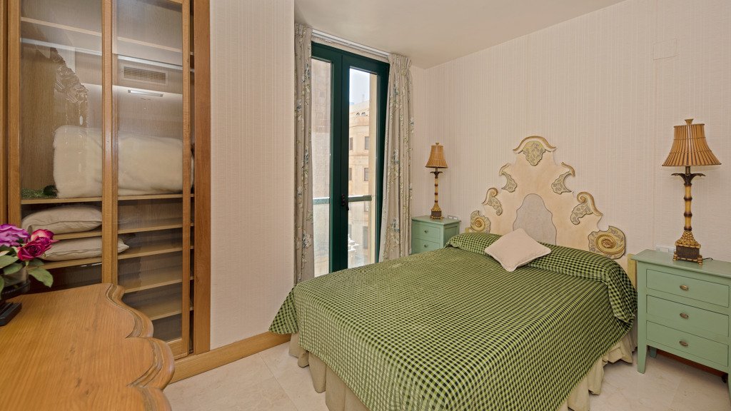 Huoneisto Malaga, Espanja 5 makuuhuonetta, 408 m2 No. 66290