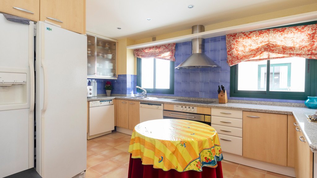 Huoneisto Malaga, Espanja 5 makuuhuonetta, 408 m2 No. 66290