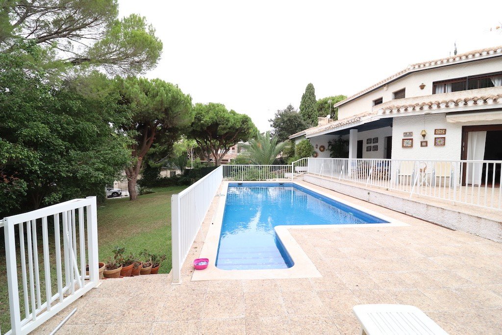 Villa i Campoamor, Alicante, Spanien 7 sovrum, 285 kvm. Nr. 145116
