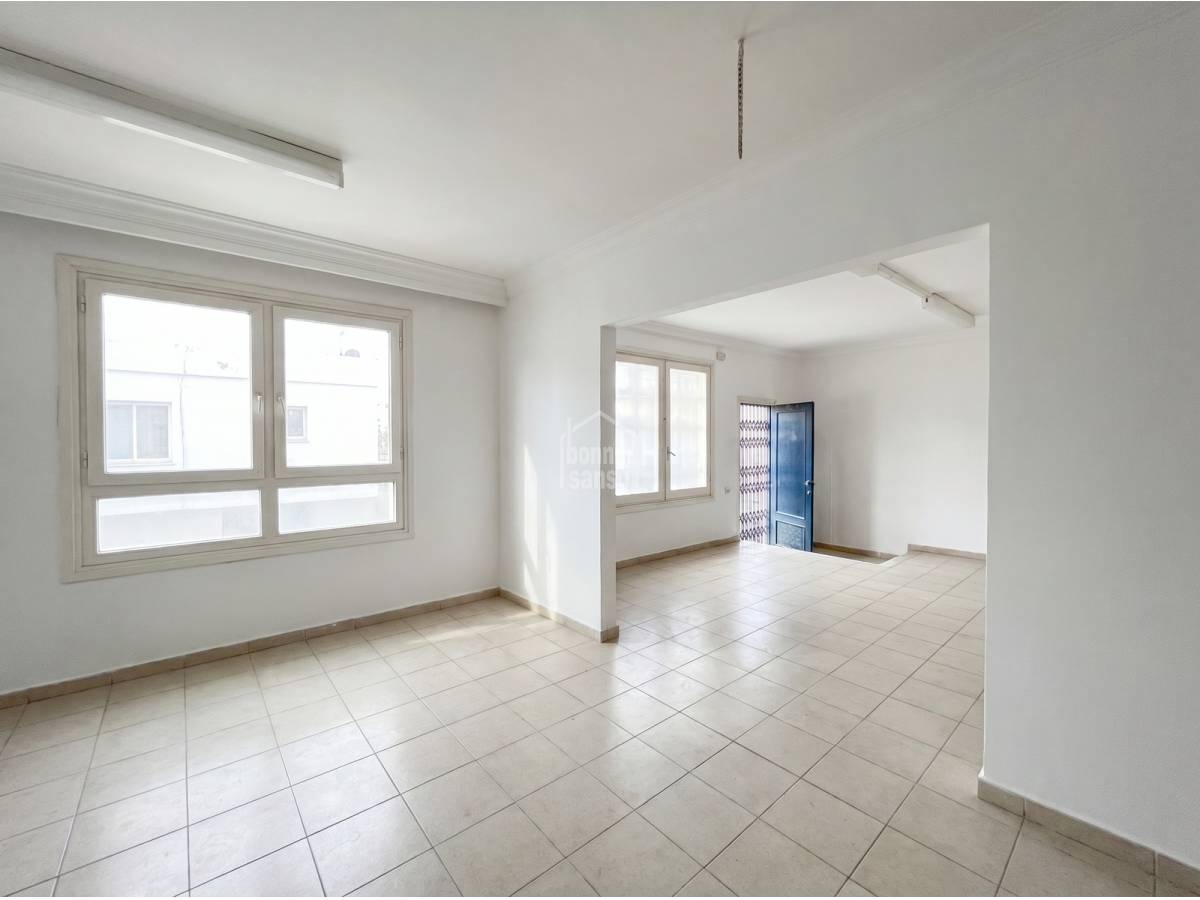 Commercial property à Es Castell, Menorca, Espagne 46 m2 No. 183183