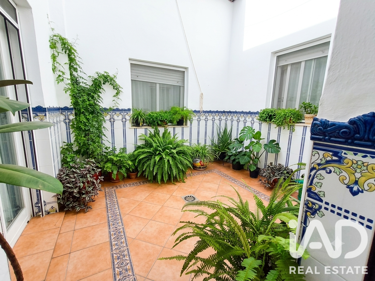 Townhouse in Lucena, Cordoba, Spain 4 bedrooms, 544 sq.m. No. 192138
