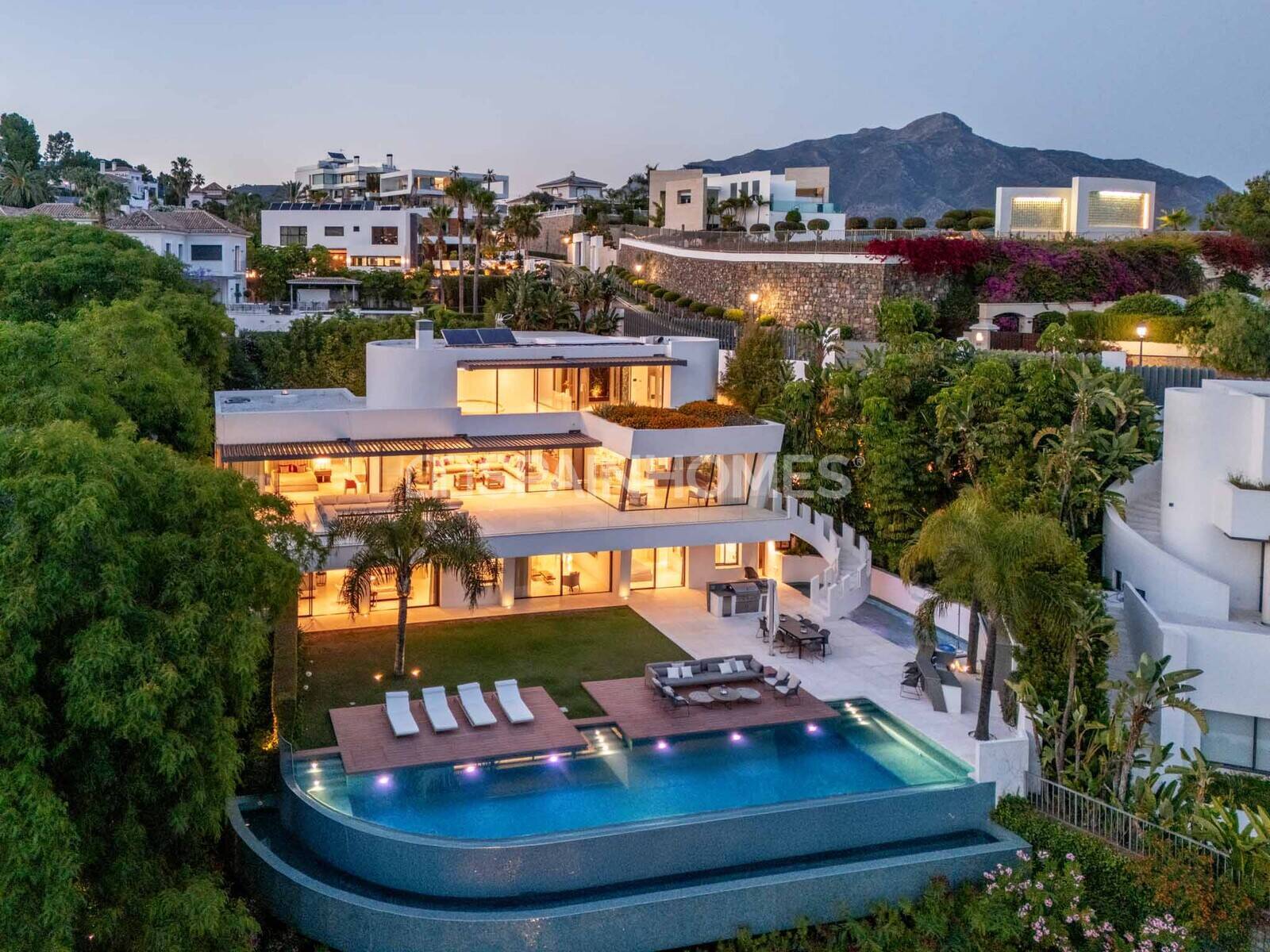 Villa in Benahavis, Malaga, Spanien 6 Schlafzimmer, 737 m2 Nr. 155333