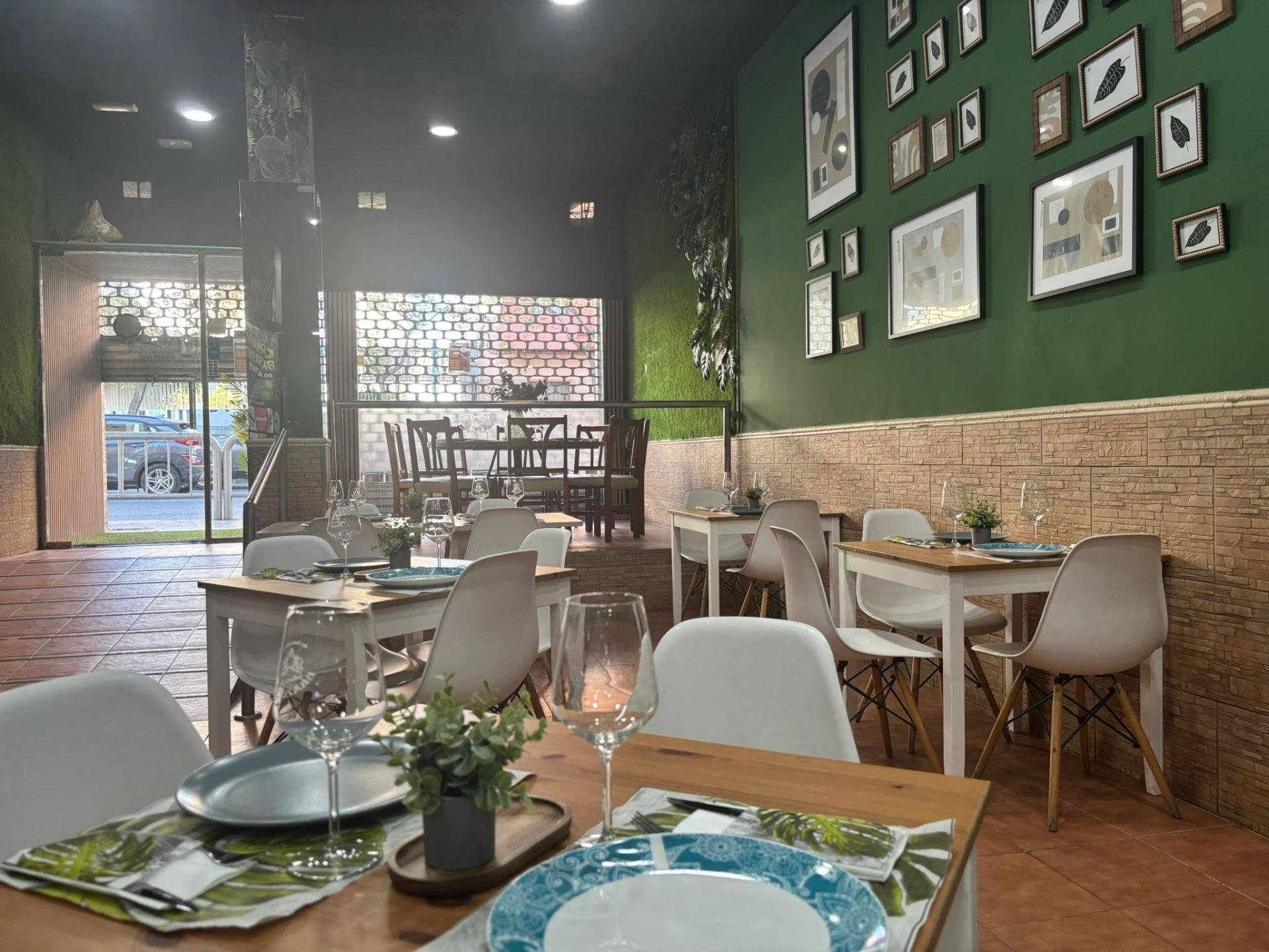 Commercial property in Alicante, Spain 140 sq.m. No. 182947
