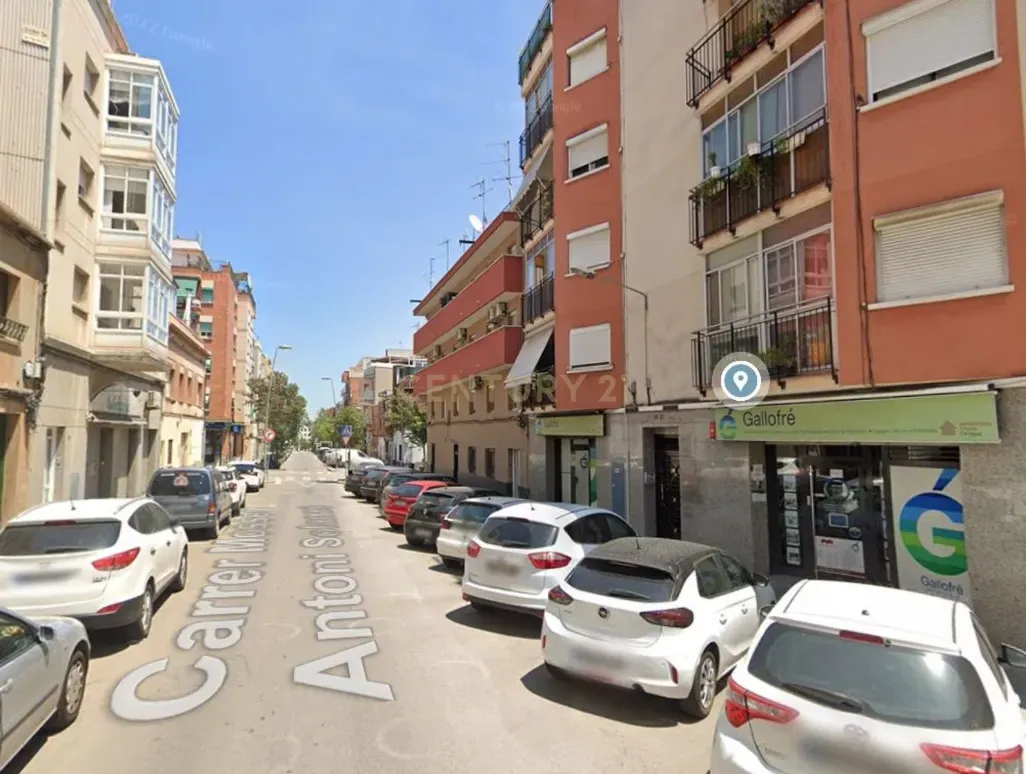 Apartment in Sant Boi de Llobregat, Barcelona, Spain 3 bedrooms,  No. 191084