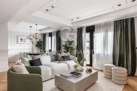 Apartament w Madrid, Hiszpania 3 sypialnie, 235 mkw. nr 157337