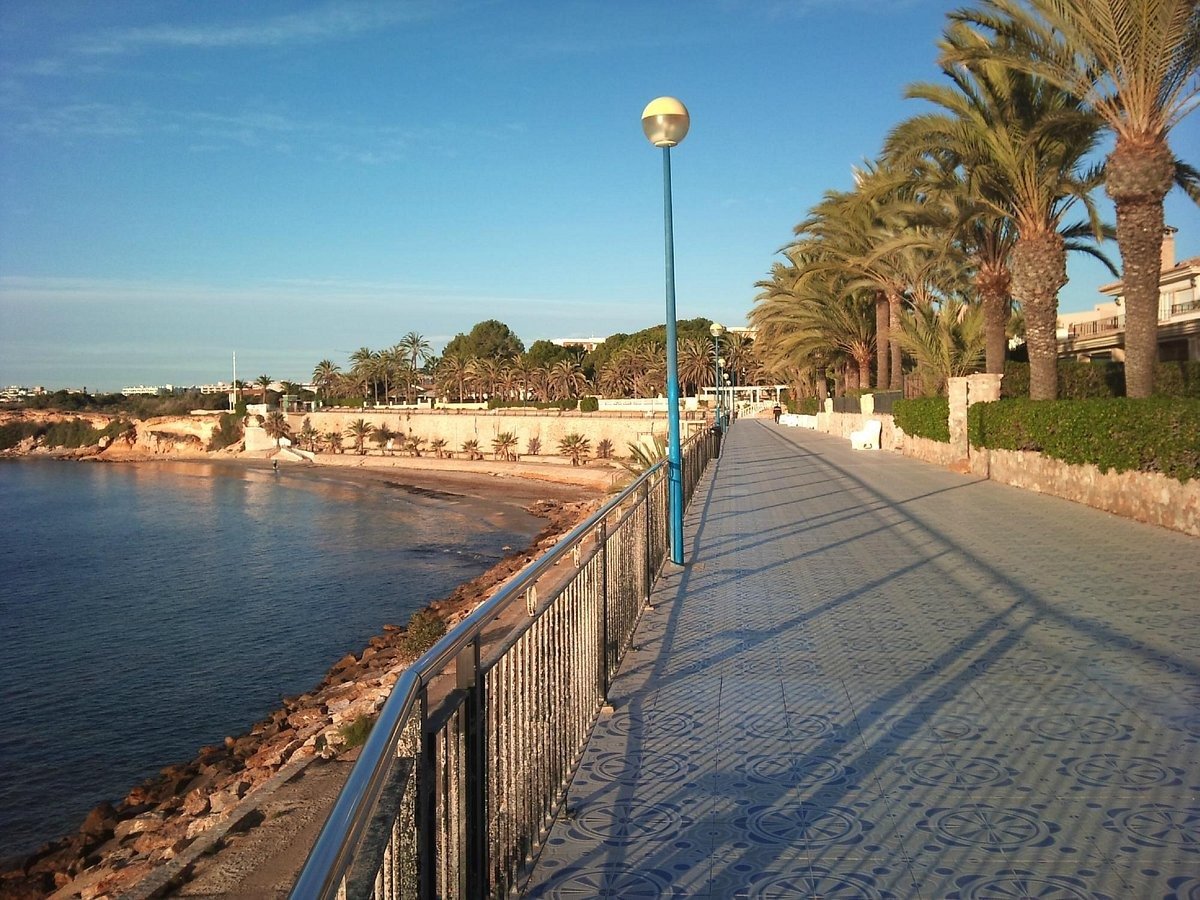 Villa a Torrevieja, Alicante, Spagna 4 camere da letto, 125 mq. N° 165218