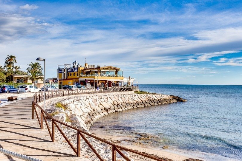 Villa a Torrevieja, Alicante, Spagna 4 camere da letto, 125 mq. N° 165218