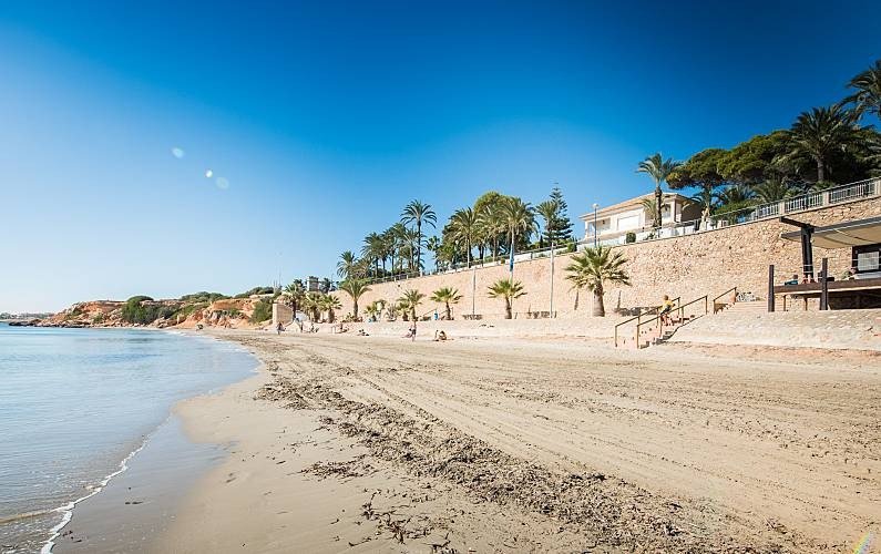Villa a Torrevieja, Alicante, Spagna 4 camere da letto, 125 mq. N° 165218