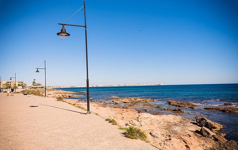 Villa a Torrevieja, Alicante, Spagna 4 camere da letto, 125 mq. N° 165218
