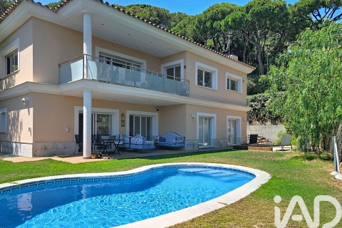 House in Premia De Dalt, Barcelona, Spain 4 bedrooms, 187 sq.m. No. 187972