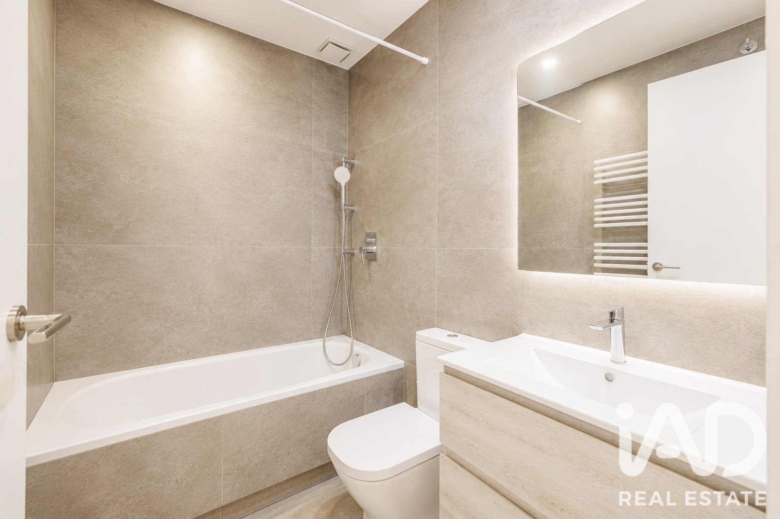 Townhouse in Sabadell, Barcelona, Spain 4 bedrooms, 221.84 sq.m. No. 187971