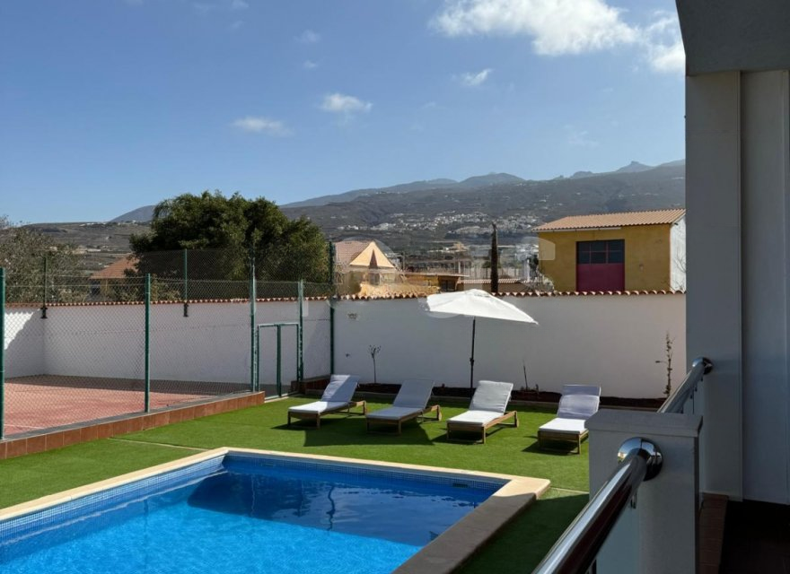 Villa a Playa Paraiso, Tenerife, Spagna 4 camere da letto, 220 mq. N° 194467