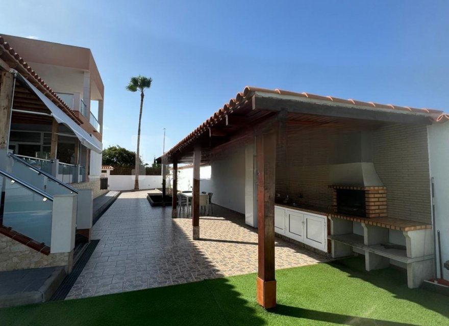 Villa a Playa Paraiso, Tenerife, Spagna 4 camere da letto, 220 mq. N° 194467