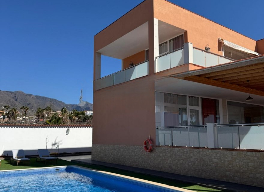 Villa a Playa Paraiso, Tenerife, Spagna 4 camere da letto, 220 mq. N° 194467