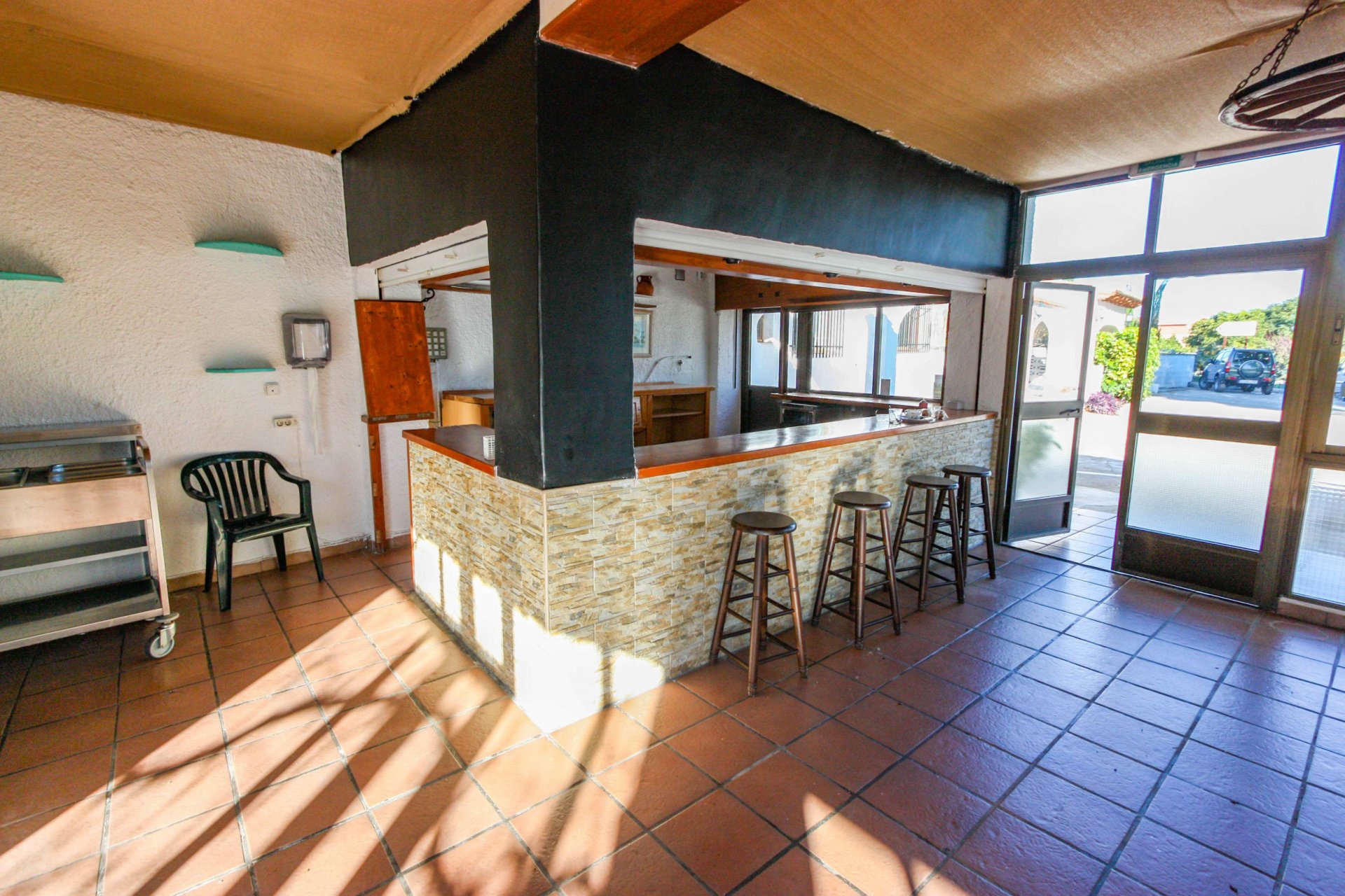 Commercial property in Orba, Alicante, Spain 4 bedrooms, 300 sq.m. No. 80470