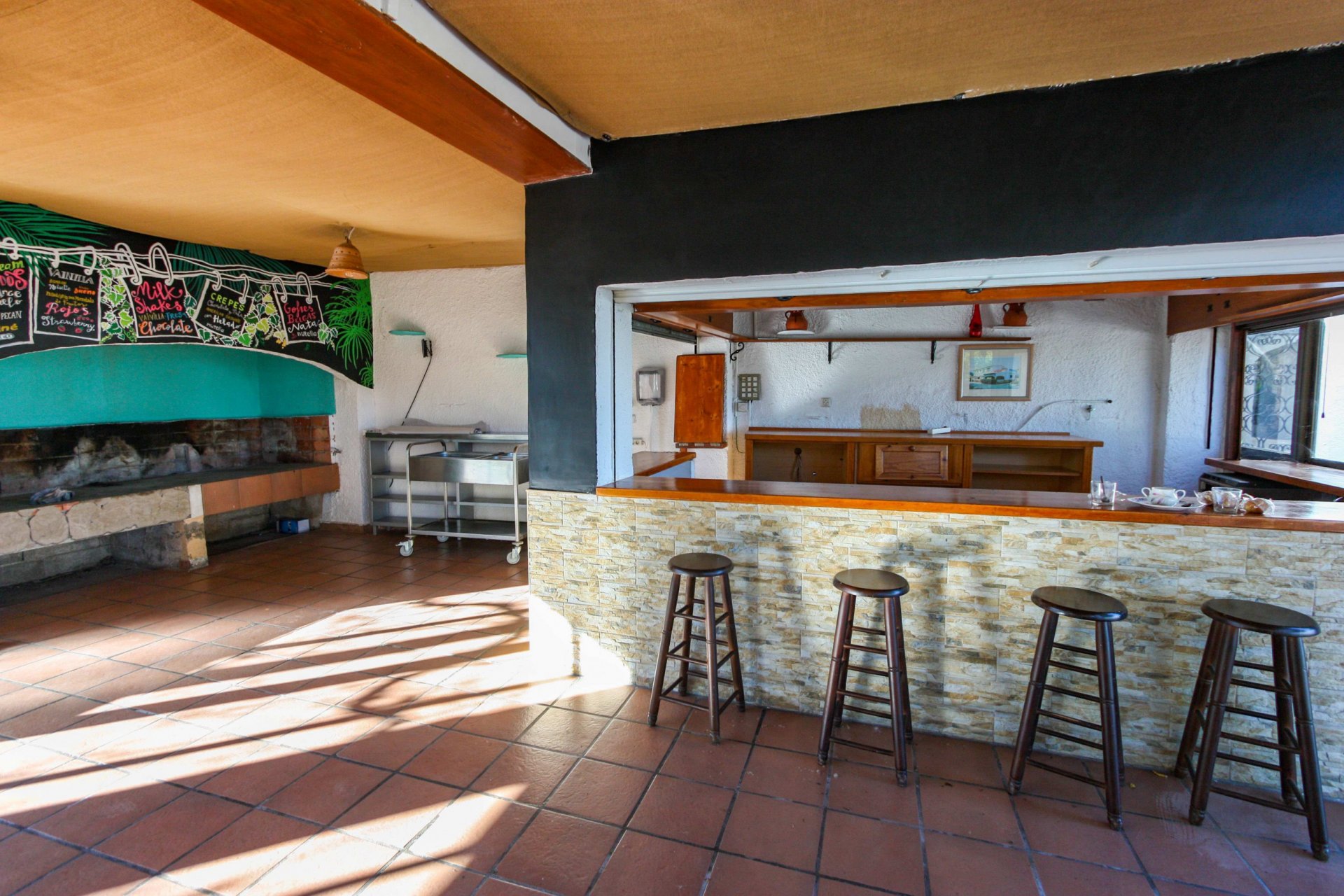Commercial property in Orba, Alicante, Spain 4 bedrooms, 300 sq.m. No. 80470