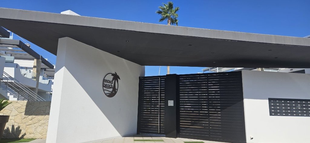 Huoneisto Punta Prima, Alicante, Espanja 2 makuuhuonetta, 71 m2 No. 145419