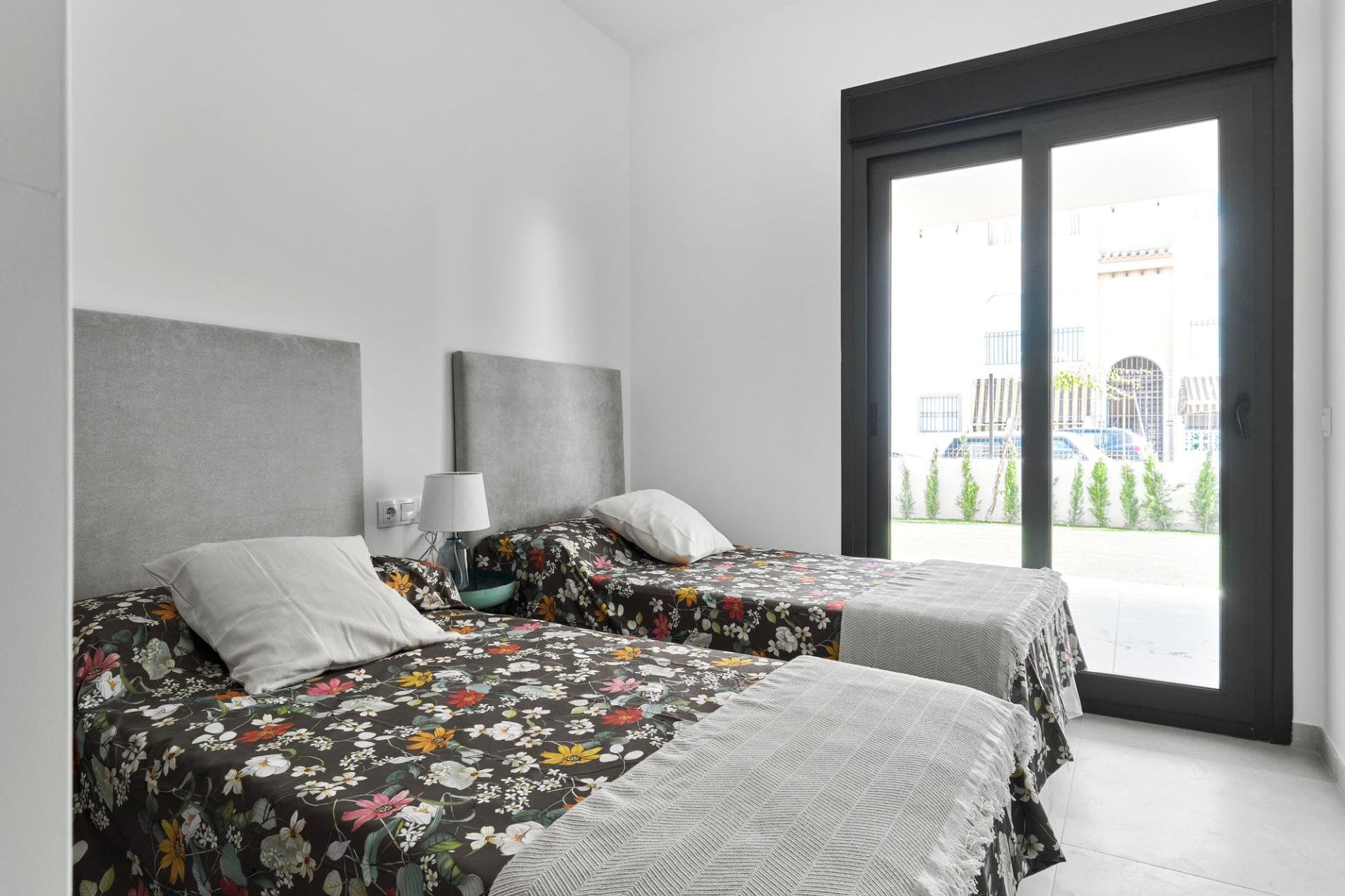 Bungalo Torrevieja, Alicante, Spānijā 2 istabas, 106 m2 Nr. 75914