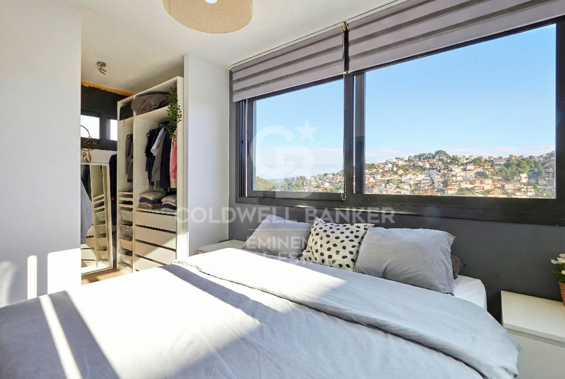 Duplex in Vallirana, Barcelona, Spain 4 bedrooms, 107 sq.m. No. 157015