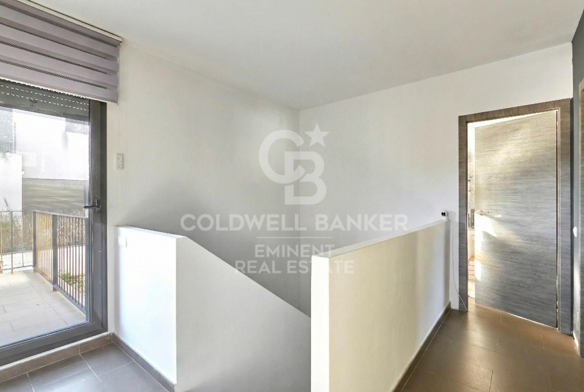 Duplex in Vallirana, Barcelona, Spain 4 bedrooms, 107 sq.m. No. 157015
