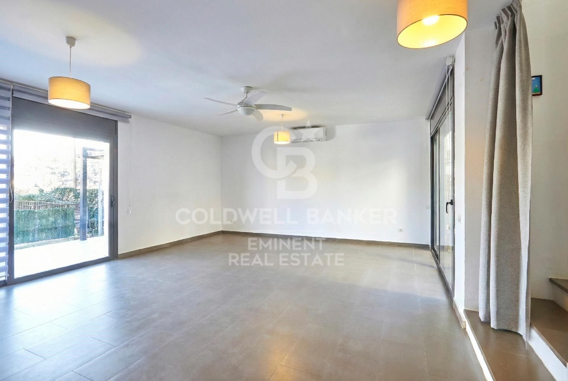Duplex in Vallirana, Barcelona, Spain 4 bedrooms, 107 sq.m. No. 157015
