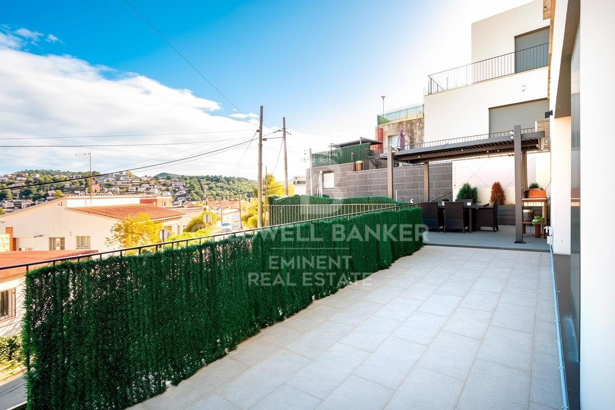 Duplex in Vallirana, Barcelona, Spain 4 bedrooms, 107 sq.m. No. 157015
