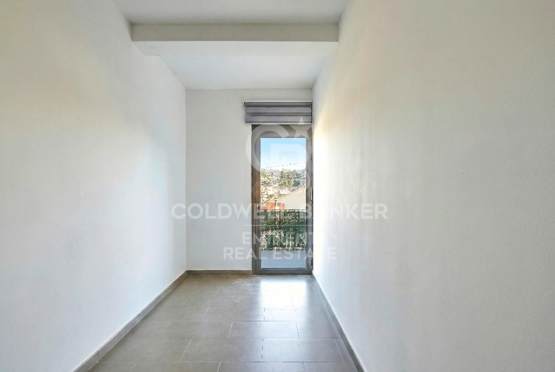 Duplex in Vallirana, Barcelona, Spain 4 bedrooms, 107 sq.m. No. 157015