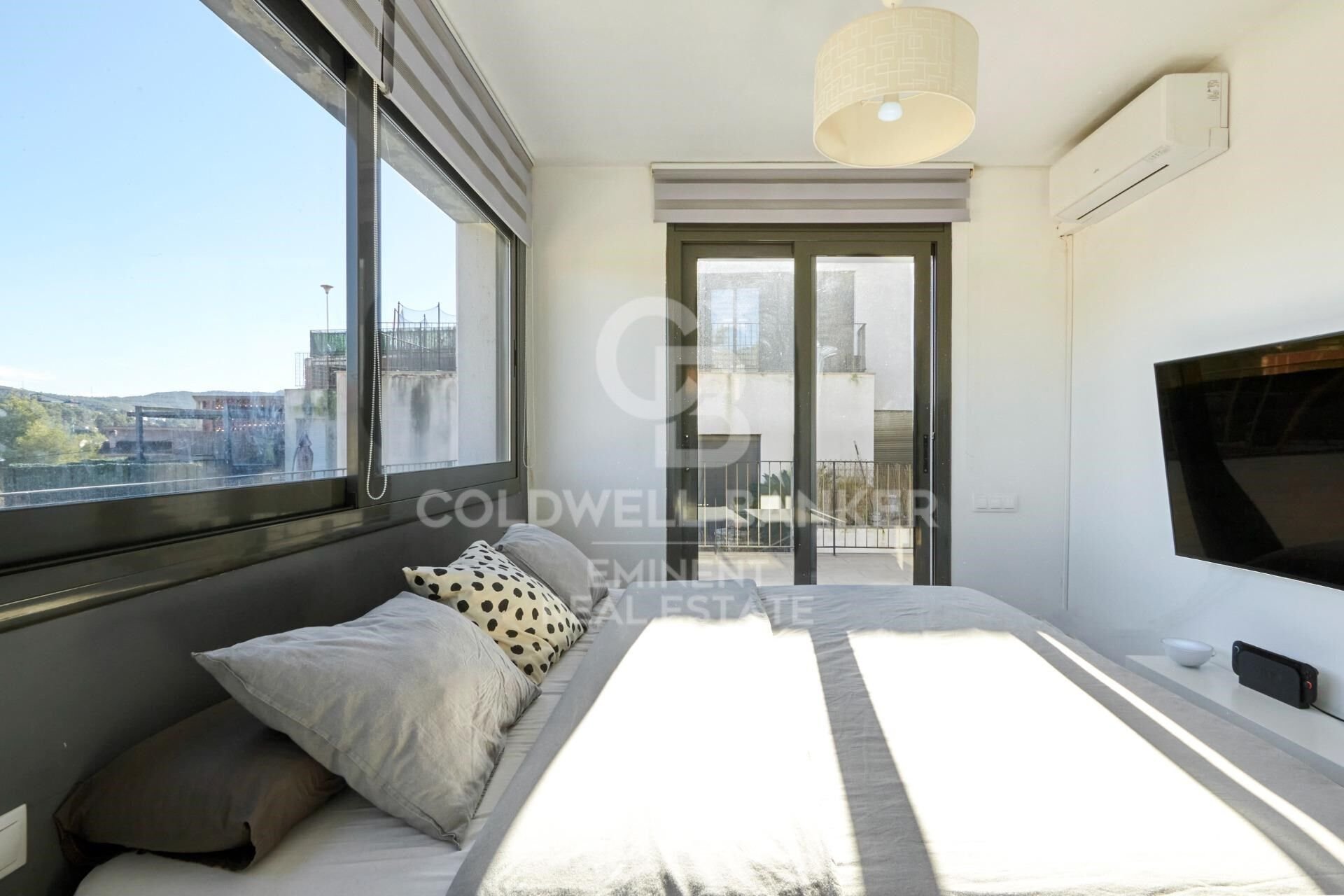 Duplex in Vallirana, Barcelona, Spain 4 bedrooms, 107 sq.m. No. 157015