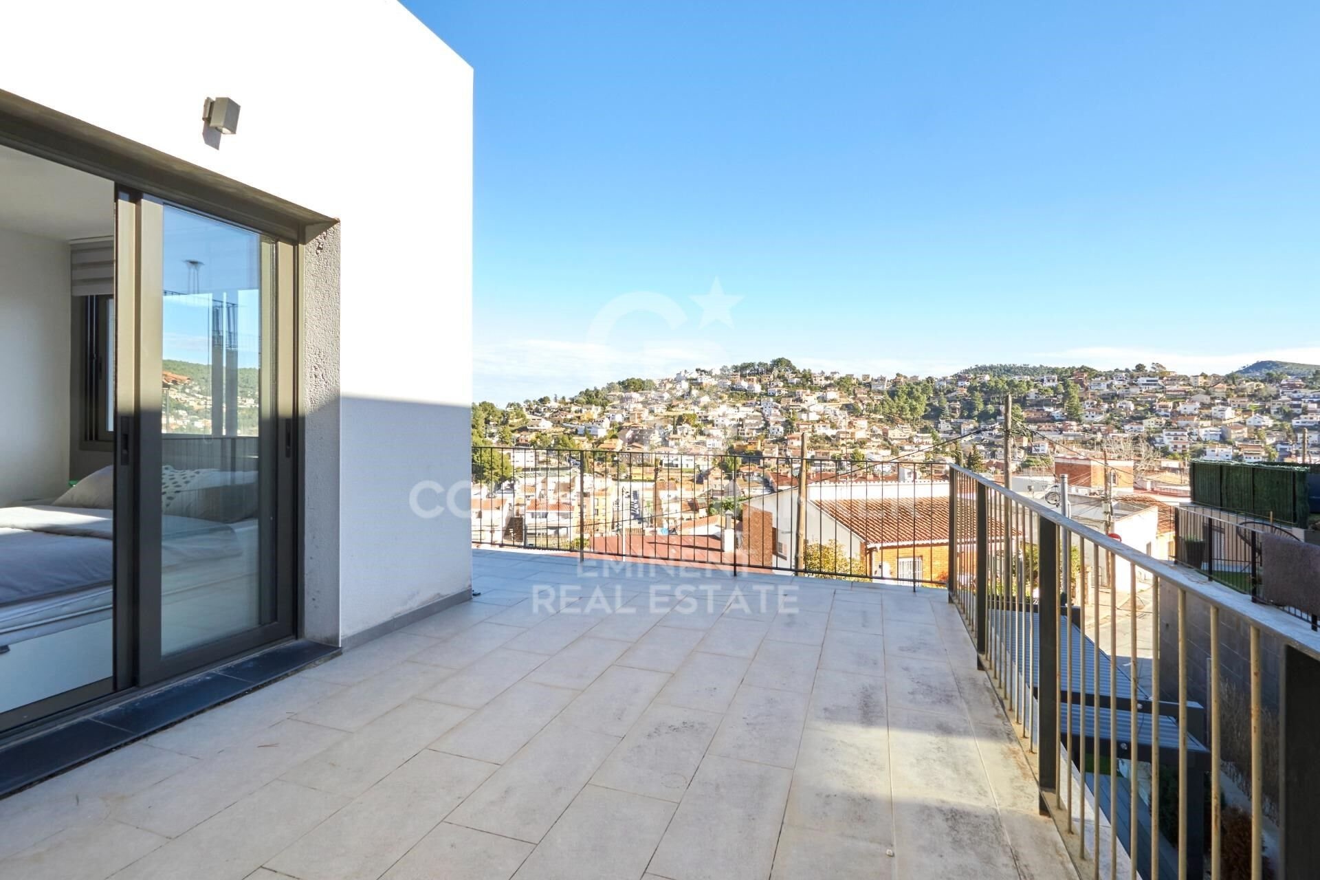 Duplex in Vallirana, Barcelona, Spain 4 bedrooms, 107 sq.m. No. 157015