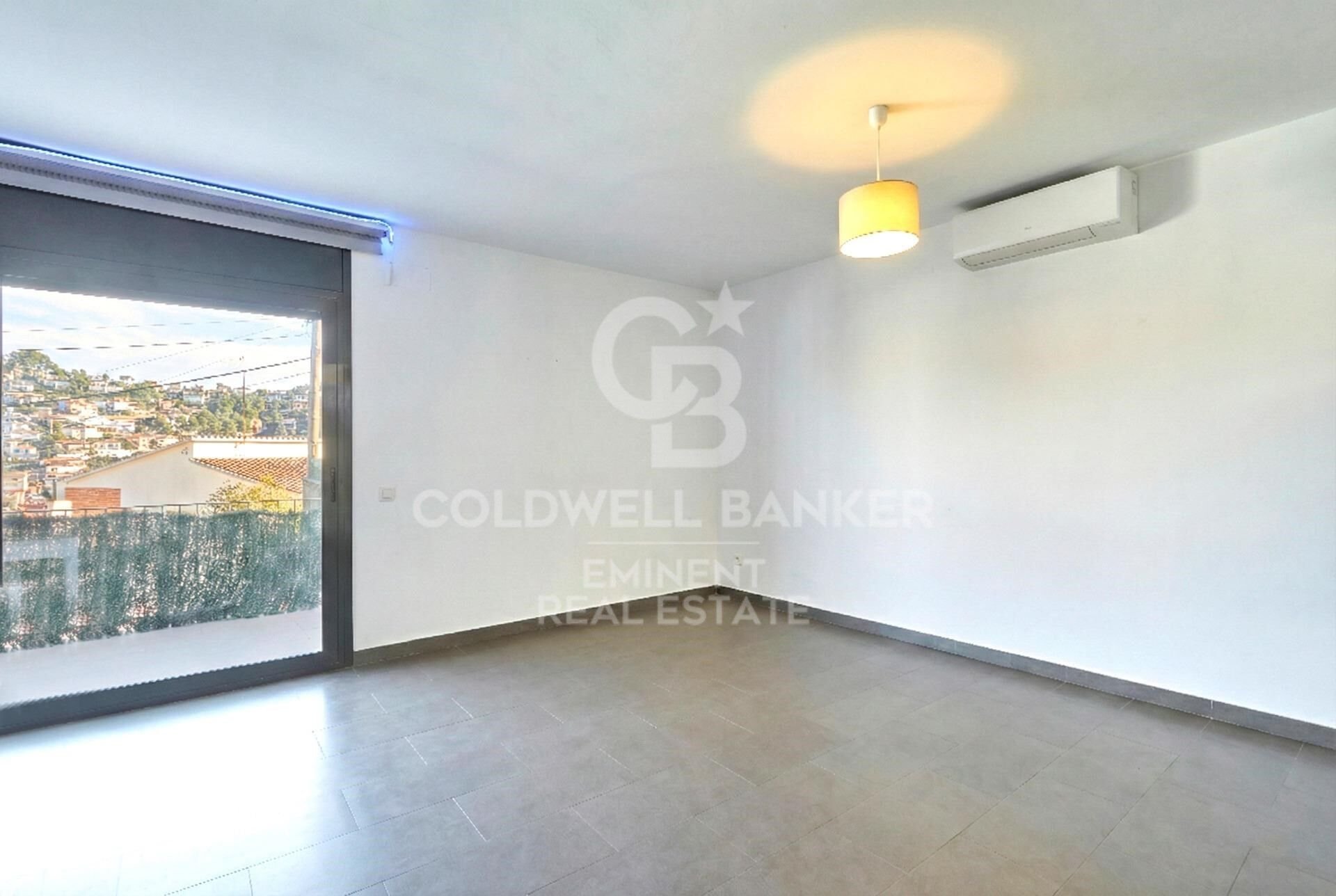 Duplex in Vallirana, Barcelona, Spain 4 bedrooms, 107 sq.m. No. 157015