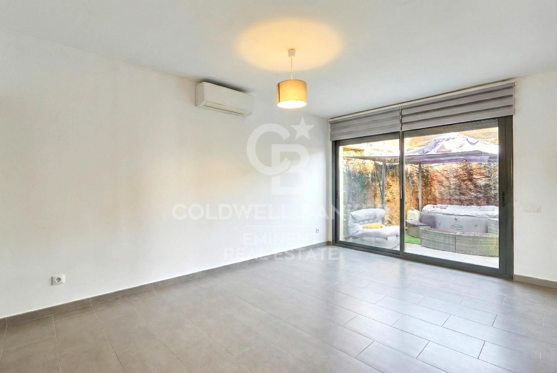 Duplex in Vallirana, Barcelona, Spain 4 bedrooms, 107 sq.m. No. 157015