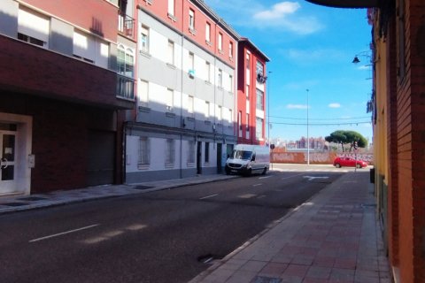Apartment à Leon, Espagne 3 chambres, 69 m2 No. 185953