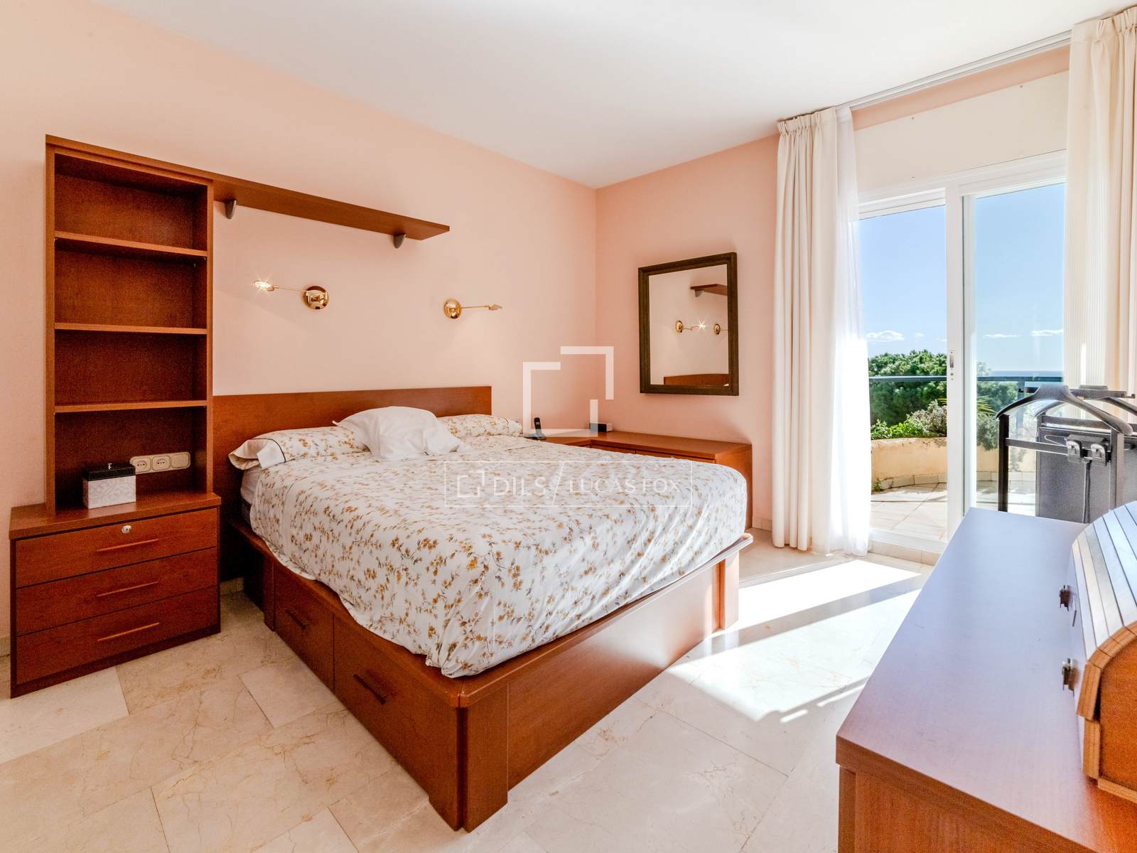 Villa in Sitges, Barcelona, Spain 5 bedrooms, 177 sq.m. No. 161356