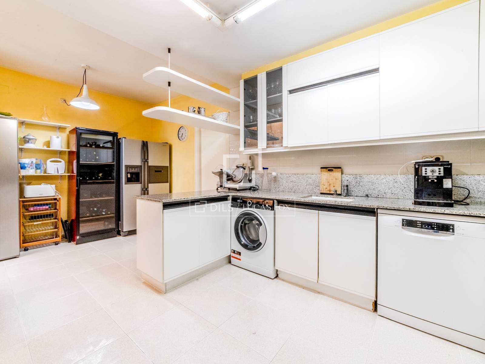 Villa in Sitges, Barcelona, Spain 5 bedrooms, 177 sq.m. No. 161356