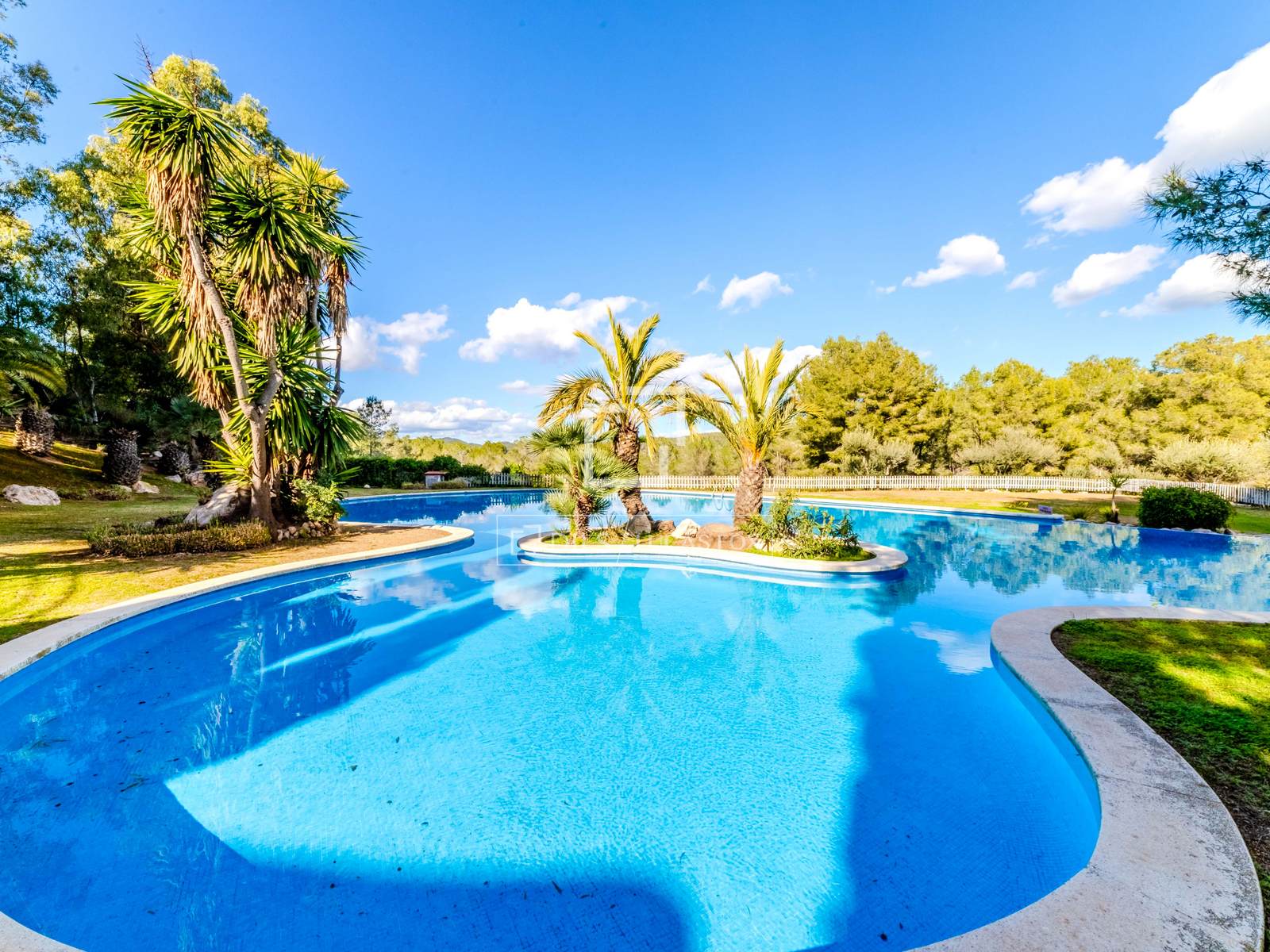 Villa in Sitges, Barcelona, Spain 5 bedrooms, 177 sq.m. No. 161356