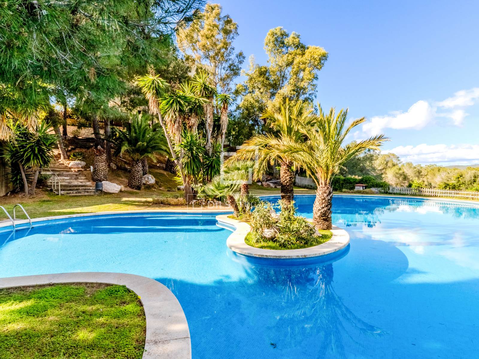 Villa in Sitges, Barcelona, Spain 5 bedrooms, 177 sq.m. No. 161356