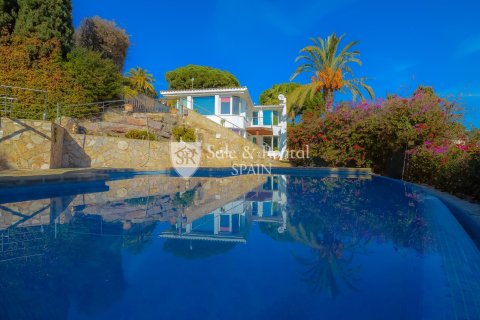 House in Lloret de Mar, Girona, Spain 5 bedrooms, 310 sq.m. No. 166480