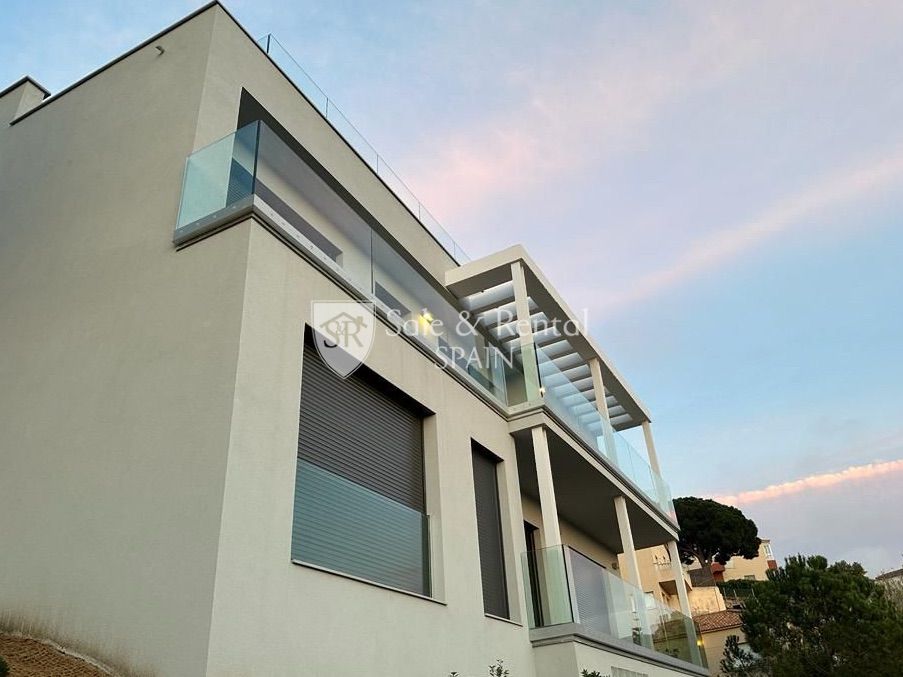 Сasa en Lloret de Mar, Gerona, España 4 dormitorios, 263 m2 No. 166478