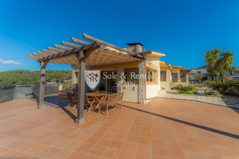 Hus i Santa Susanna, Barcelona, Spanien 4 sovrum, 269 kvm. Nr. 166475