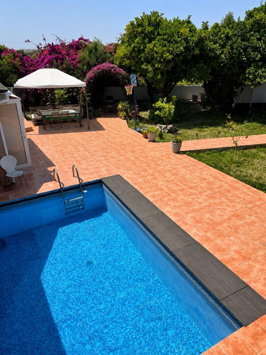 Hotel in Paterna, Valencia, Spain 8 bedrooms, 367 sq.m. No. 183127