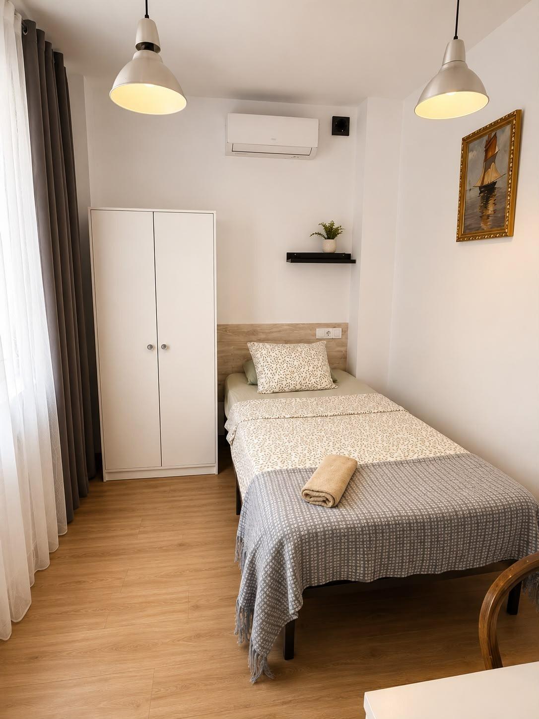 Hotel in Paterna, Valencia, Spain 8 bedrooms, 367 sq.m. No. 183127