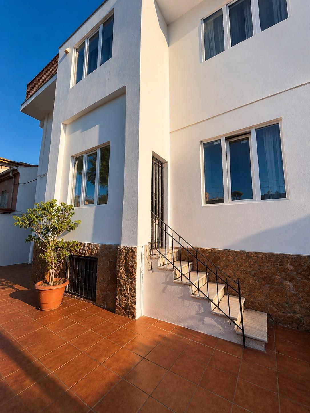 Hotel in Paterna, Valencia, Spain 8 bedrooms, 367 sq.m. No. 183127