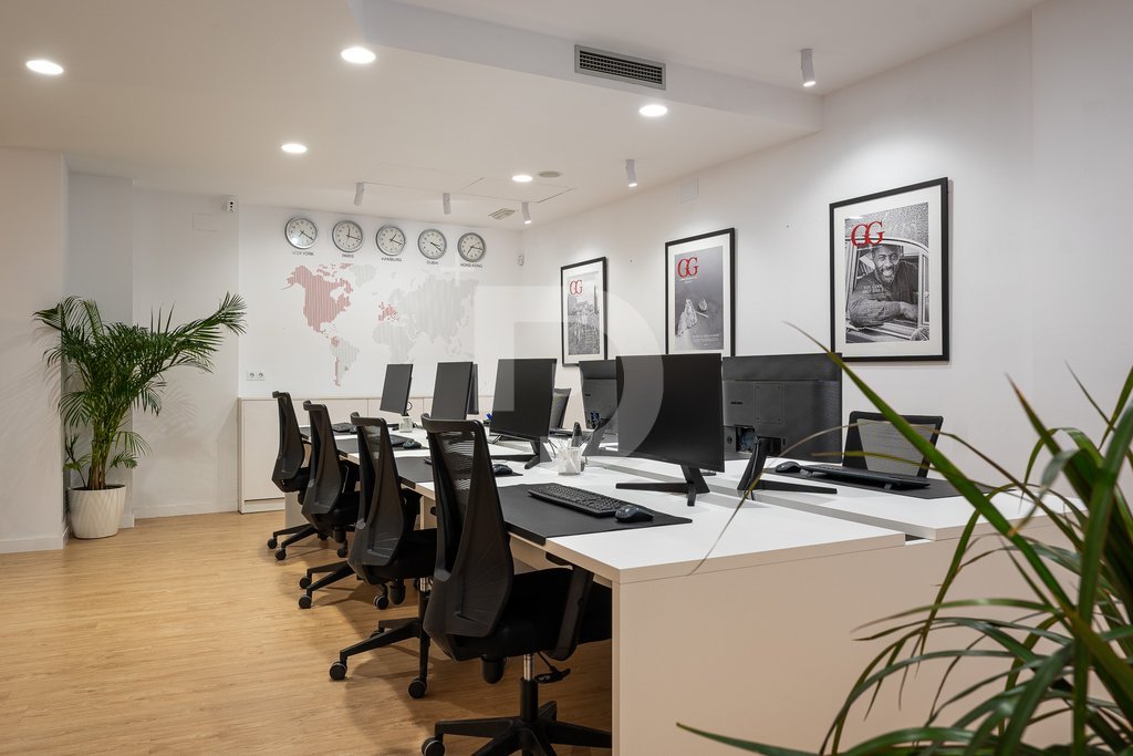 Commercial property à L'Eixample, Barcelona, Espagne 347 m2 No. 151870