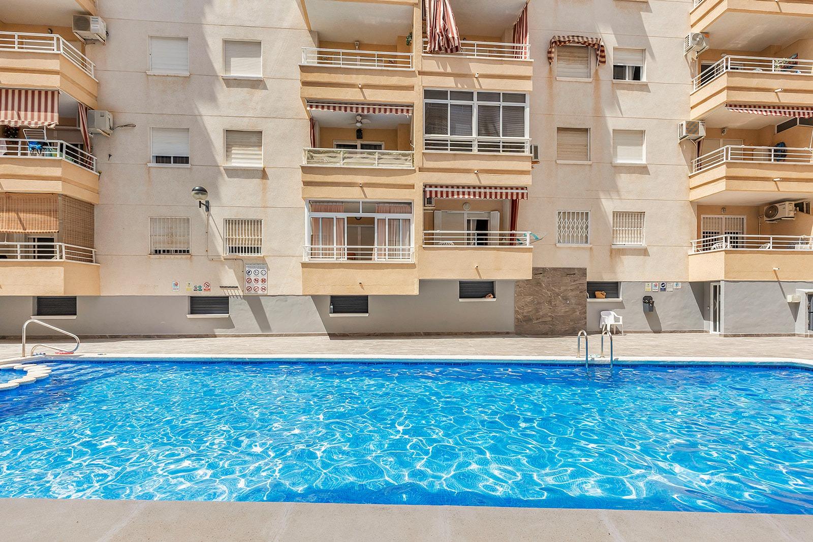 Apartment in Torrevieja, Alicante, Spain 3 bedrooms,  No. 189873